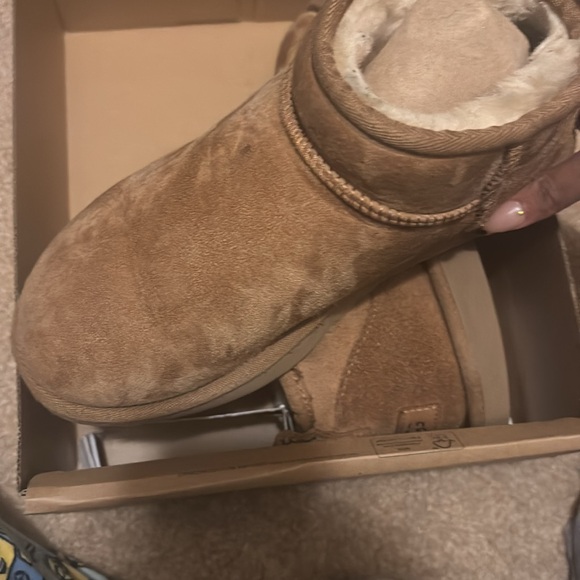 Barely worn Ugg Ultra Minis, with box & waterproof - Picture 3 of 4
